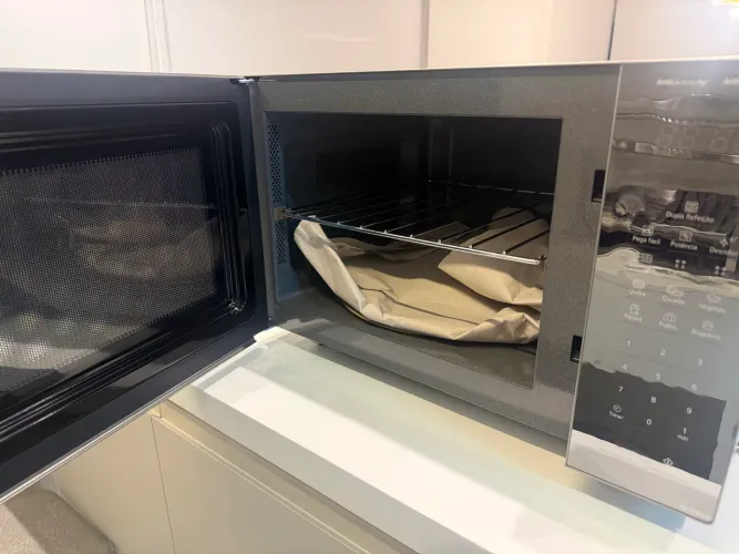 Microondas Panasonic NN-ST67LSRUN