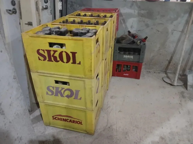 Caixas e garrafas skol 35 cada completo