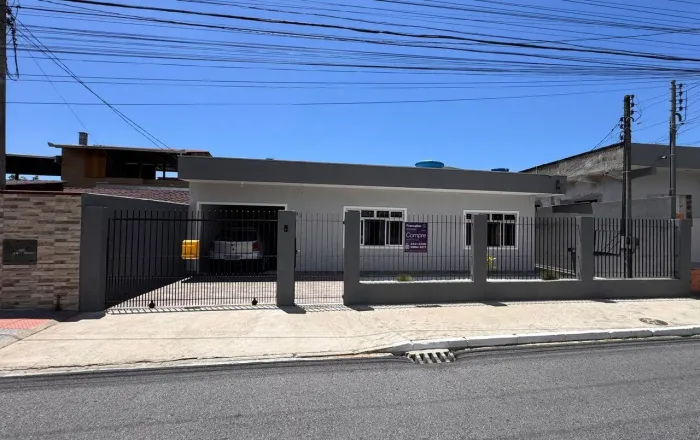 Terreno com 2 casas à venda no bairro Cordeiros Parte Alta, Itajaí, SC