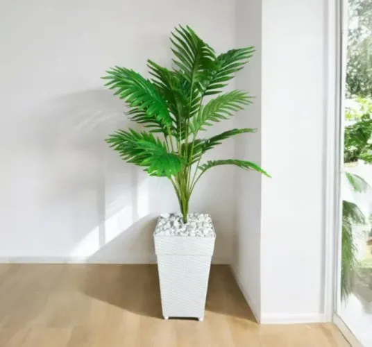 Vendo planta palmeiras artificial com vaso, completo.