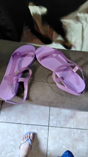 Vende-se sandália e um vestido de festa