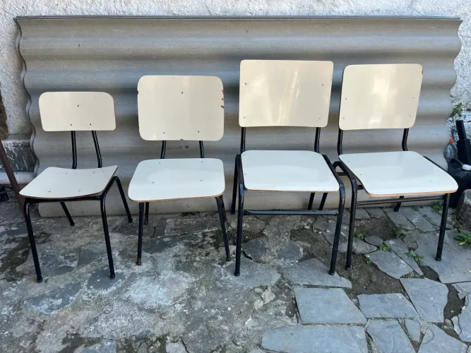 Cadeira fixa de escola