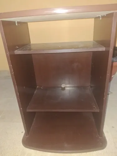 Vendo rack em madeira com rodinhas