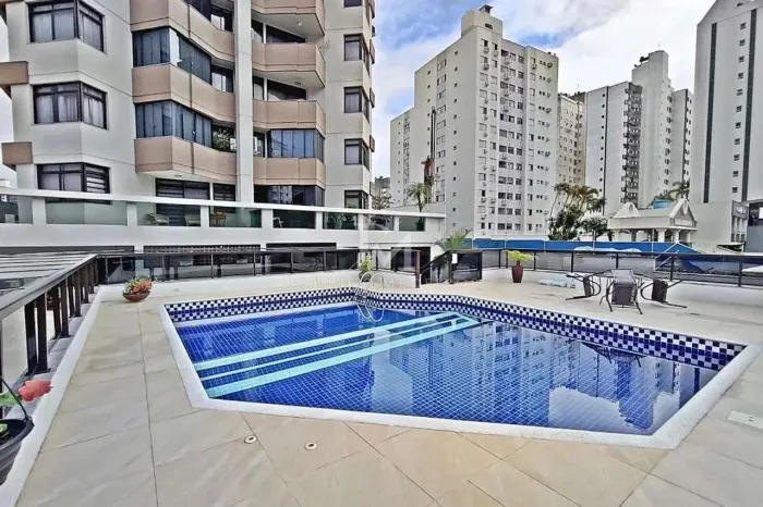 COBERTURA DUPLEX À VENDA NO CENTRO DE FLORIANÓPOLIS