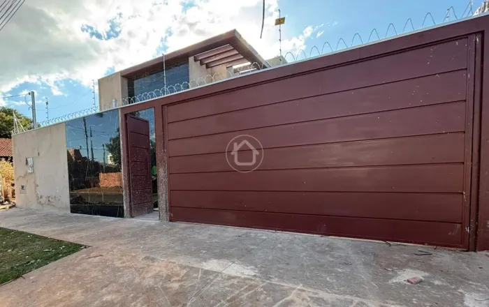 CASA COM PISCINA - PIONEIROS