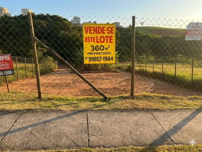 Lote comercial na principal com acostamento