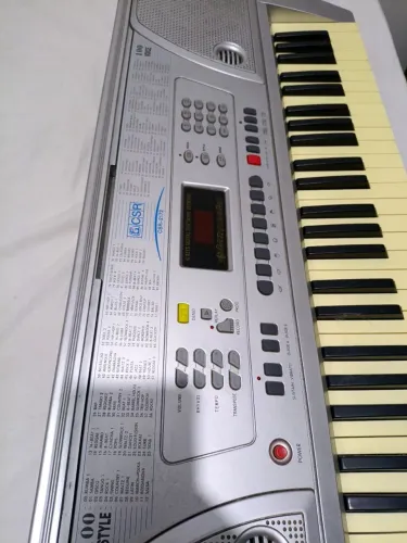 Teclado Musical CSR-2172 - 61 Teclas + Fonte e Tripé (Completo!)