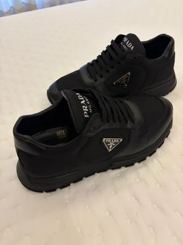 Tênis Prada - Re-Nylon e couro escovado.