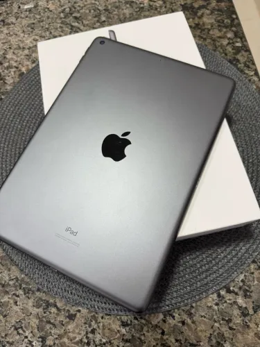 iPad 9a geração cinza 64GB