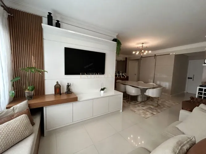 Apartamento com 4 quartos no bairro Itacorubi, Florianópolis.