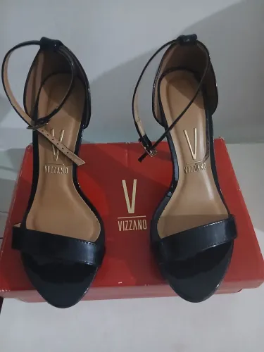 Sandália Vizzano salto fino