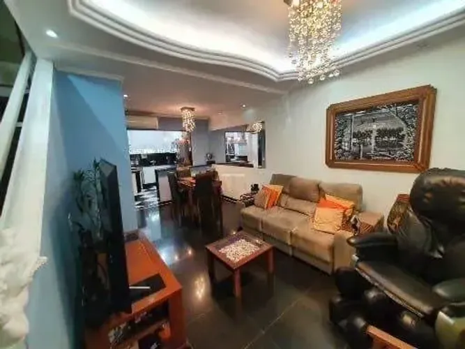 Casa em Condomínio Fechado c/ 3 quartos, 1 suíte e 2 vagas, 110m², à venda no Condomínio V