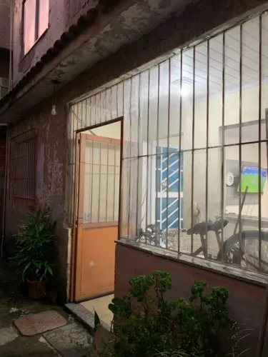 Venda de imóvel com urgência! 4 quartos, 3 banheiros, varanda e terraço.
