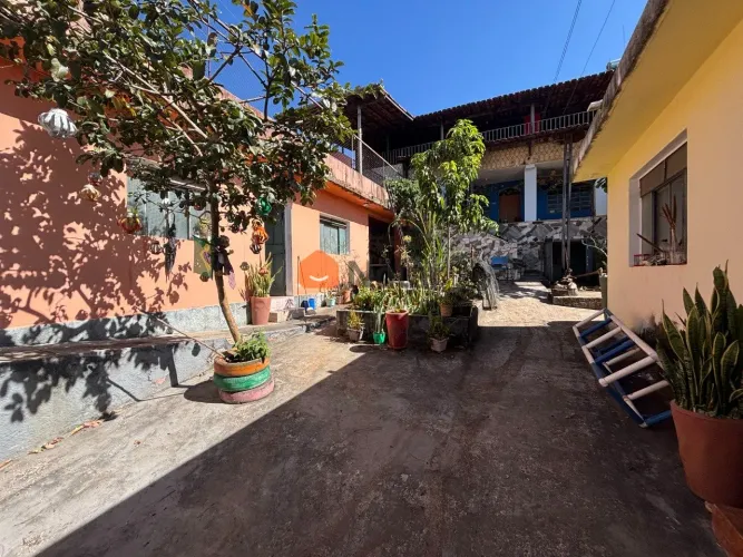 Imóvel com lote de 420m² á venda no bairro João Pinheiro, em Belo Horizonte MG