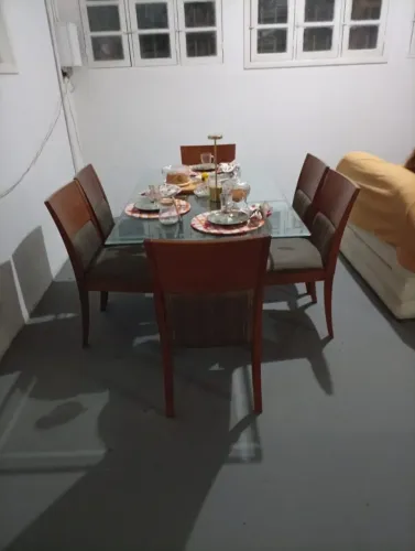 Mesa com 6 cadeiras
