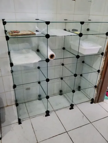 Estante modulada de vidro para loja