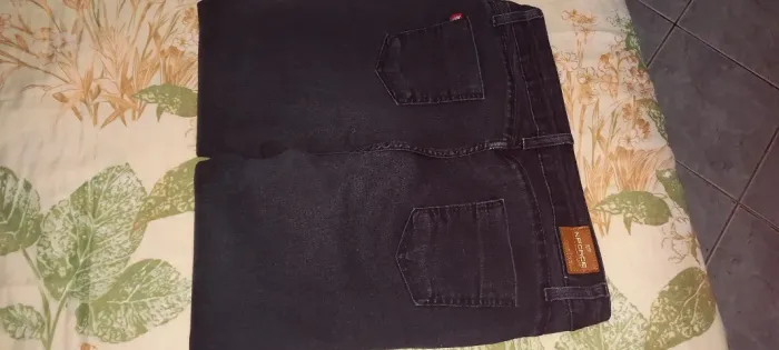 calça plus size preta jeans lycra tam 46..há mais modelos e tamanhos zap 11- *