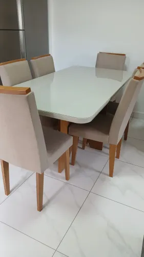 Mesa laqueada com 6 cadeiras