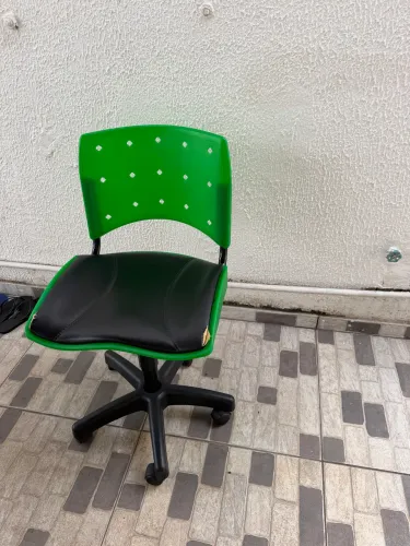 Vendo Cadeira de Rodinha