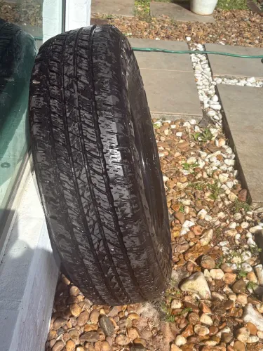 Pneus 245/75 R17 , originais do Jeep Gladiator Rubicon 3.6 V6 284 CV 2022