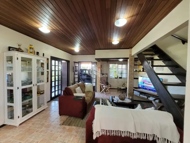 Casa à venda com 2 dormitórios, piscina, semi mobiliada em Balneário Marambaia, Arroio do