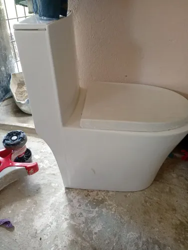 Vaso sanitário tubrax monobloco novo.