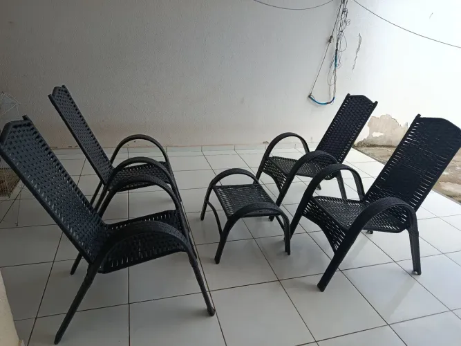Conjunto de cadeiras 4 e 1 mesinha de centro