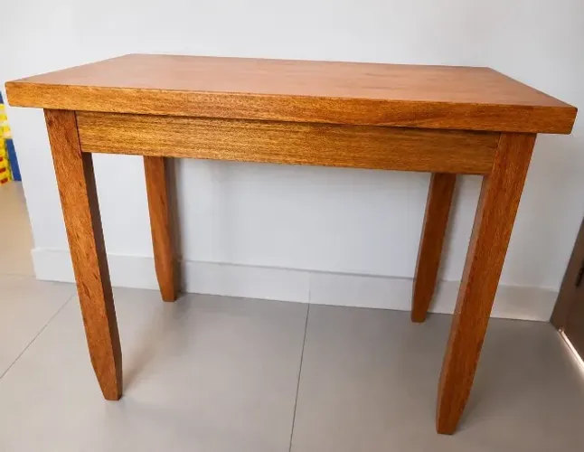 ?Mesa Reforçada Artesanal de Madeira Maciça?