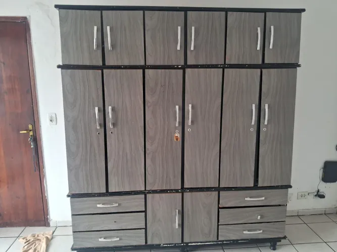 Guarda roupa grande pra vender logo!450,00