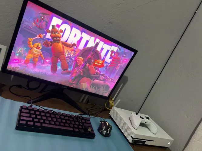 XBOX ONE S 800GB + CONTROLE + MONITOR