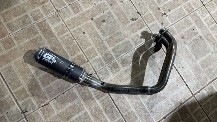 Vendo scap da 07. Alça da 07. E capacete novo shark