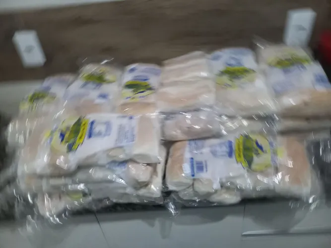 Vendo 30 pacotes de pão de Hot DOG com 5 unidades cada um 4 reais cada já cortado