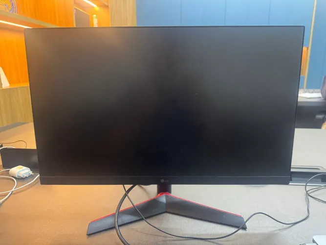 Monitor Gamer Ultra Gear 180Hz