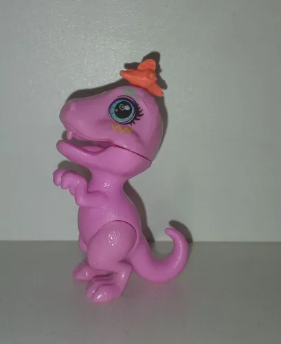 ACESSORIO BONECA CAVE CLUB EMBERLY FLAIRE TIRANOSSAURO REX ROSA BEBE DINOSSAURO