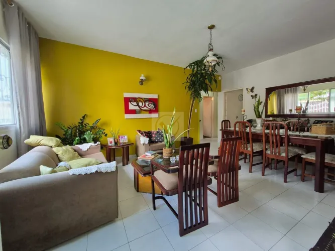 Casa ampla para locação em excelente localização no bairro Luzia