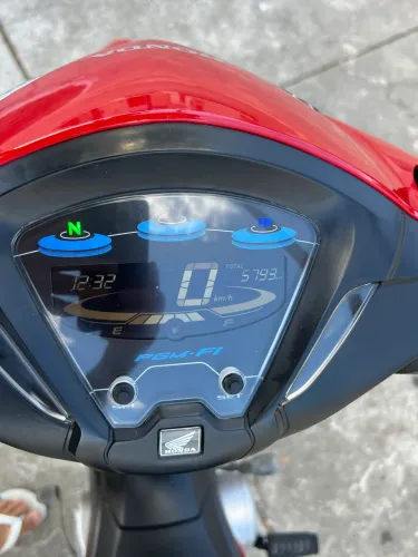 Vendo moto de procedência 
