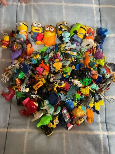 Lote de brinquedos kinder ovo e Mc donalds variados