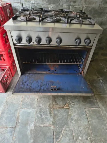 Vendo fogão industrial 6 bocas