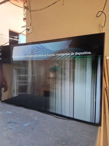 TV LG 55" LED com defeito na tela- para peças.