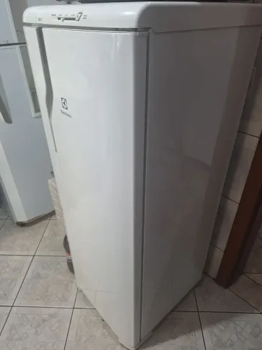 GELADEIRA SEMI NOVA