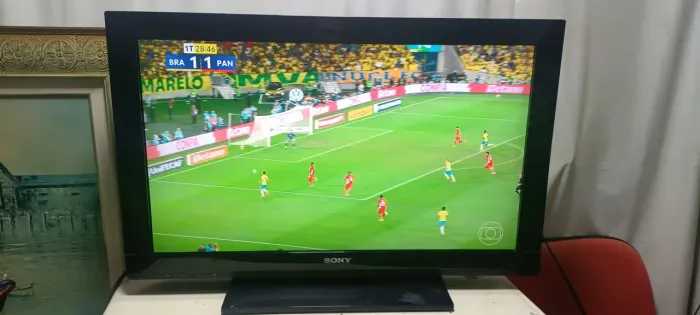 Sony Bravia KDL-32BX325 é uma TV LCD de 32 polegadas em ótimo estado de conservação.