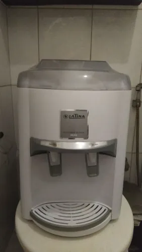 PURIFICADOR DE ÁGUA LATINA PA355. NATURAL E GELADA. USADO POR 3 MESES.