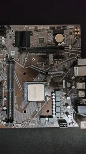 Kit Ryzen 5 5600g + A520M Gigabyte