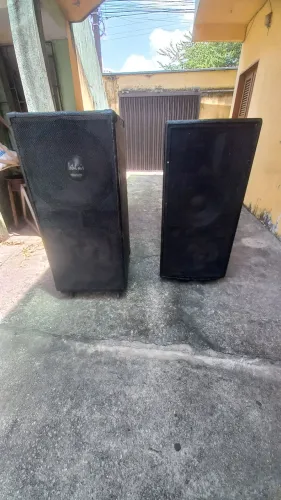 Vendo 2 caixas de som ativas da Antera