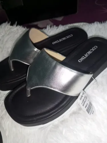 Vendo essa linda sandália da couro fino.