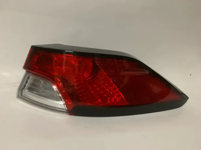 Lanterna Corolla Cross sem Led direito passageiro 