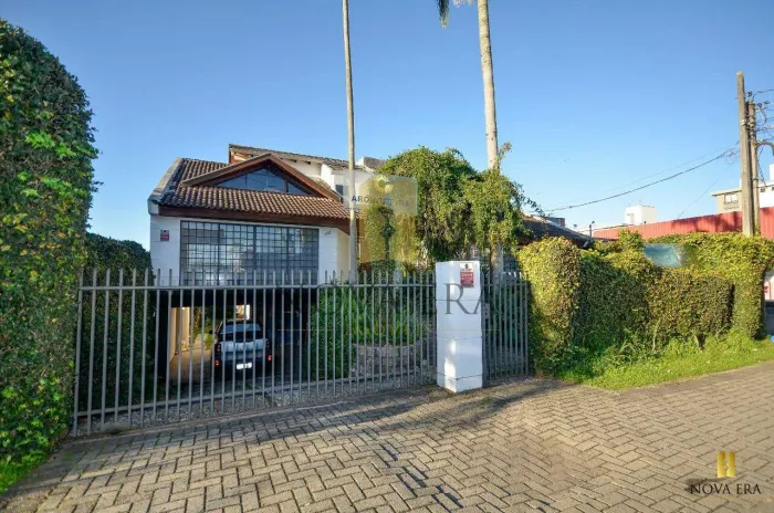 casa comercial com 8 salas, 6 vagas com 400 m2, no Bacacheri