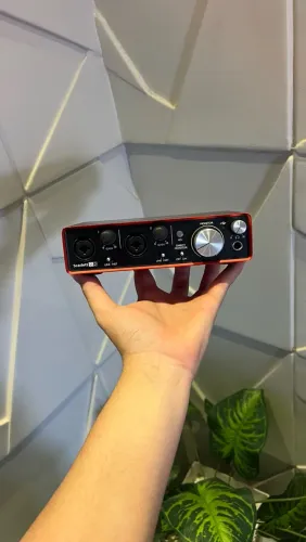 Placa de Áudio Focusrite 2i2 Segunda geração