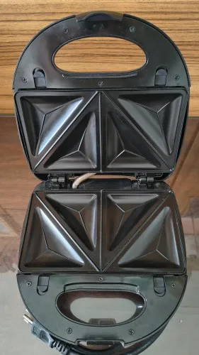 SANDUICHEIRA BLACK&DECKER. 750 W. Nova!!!