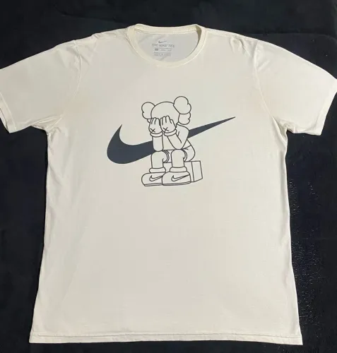 Camiseta Nike Tee x KAWS Companion
